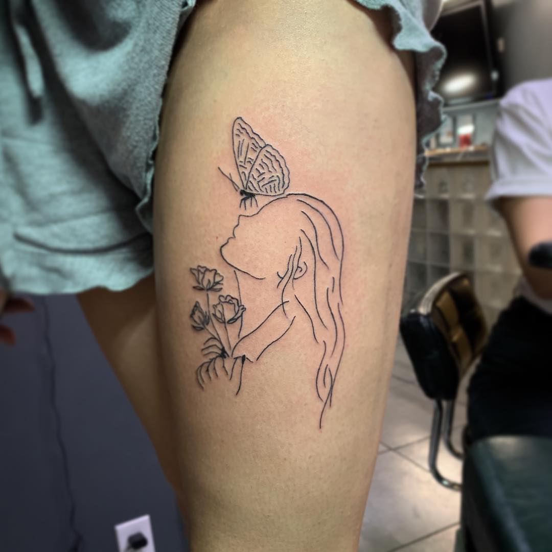 Tatuajes geniales en el muslo femenino