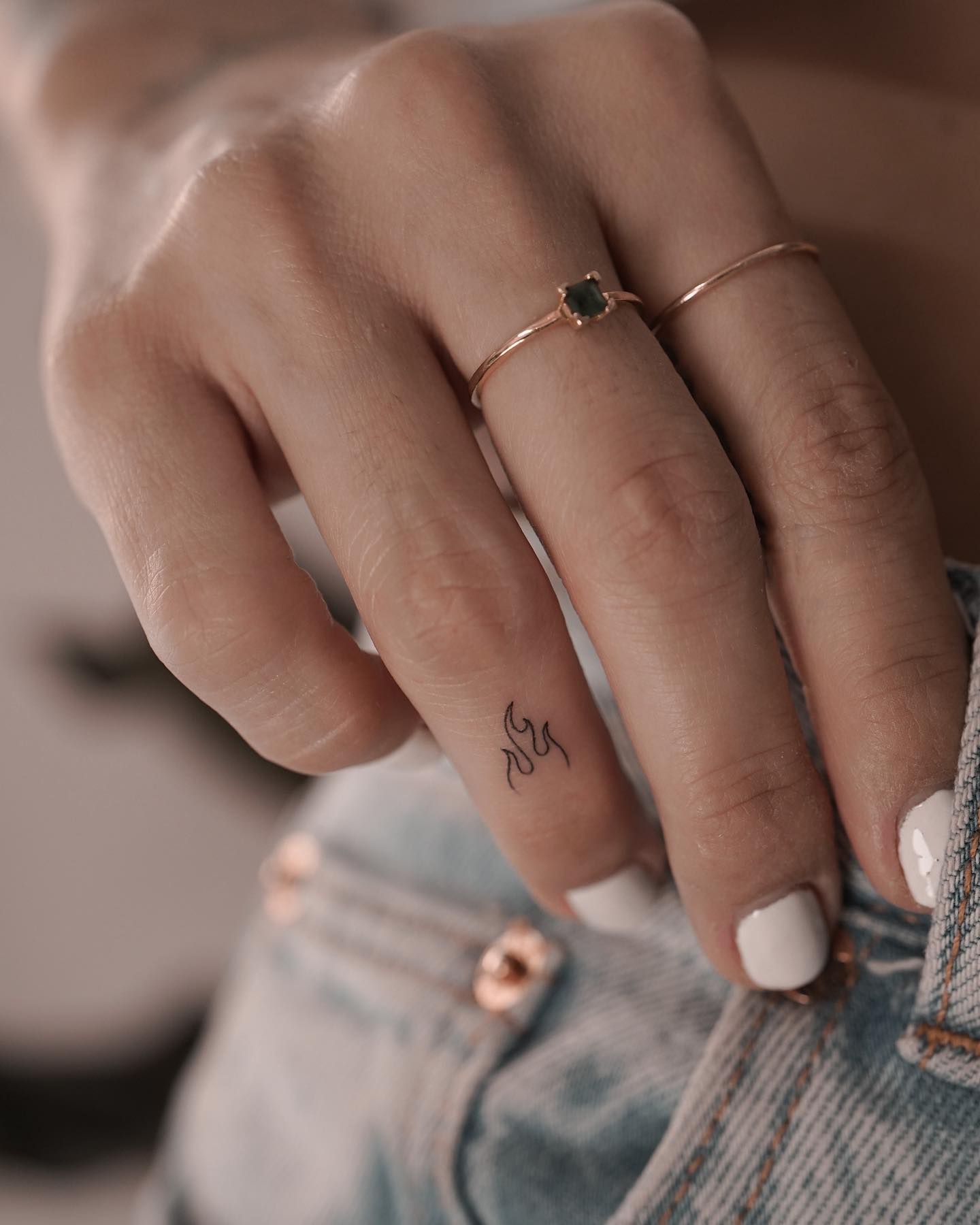 Diseño de Tatuaje de Dedo en Llamas