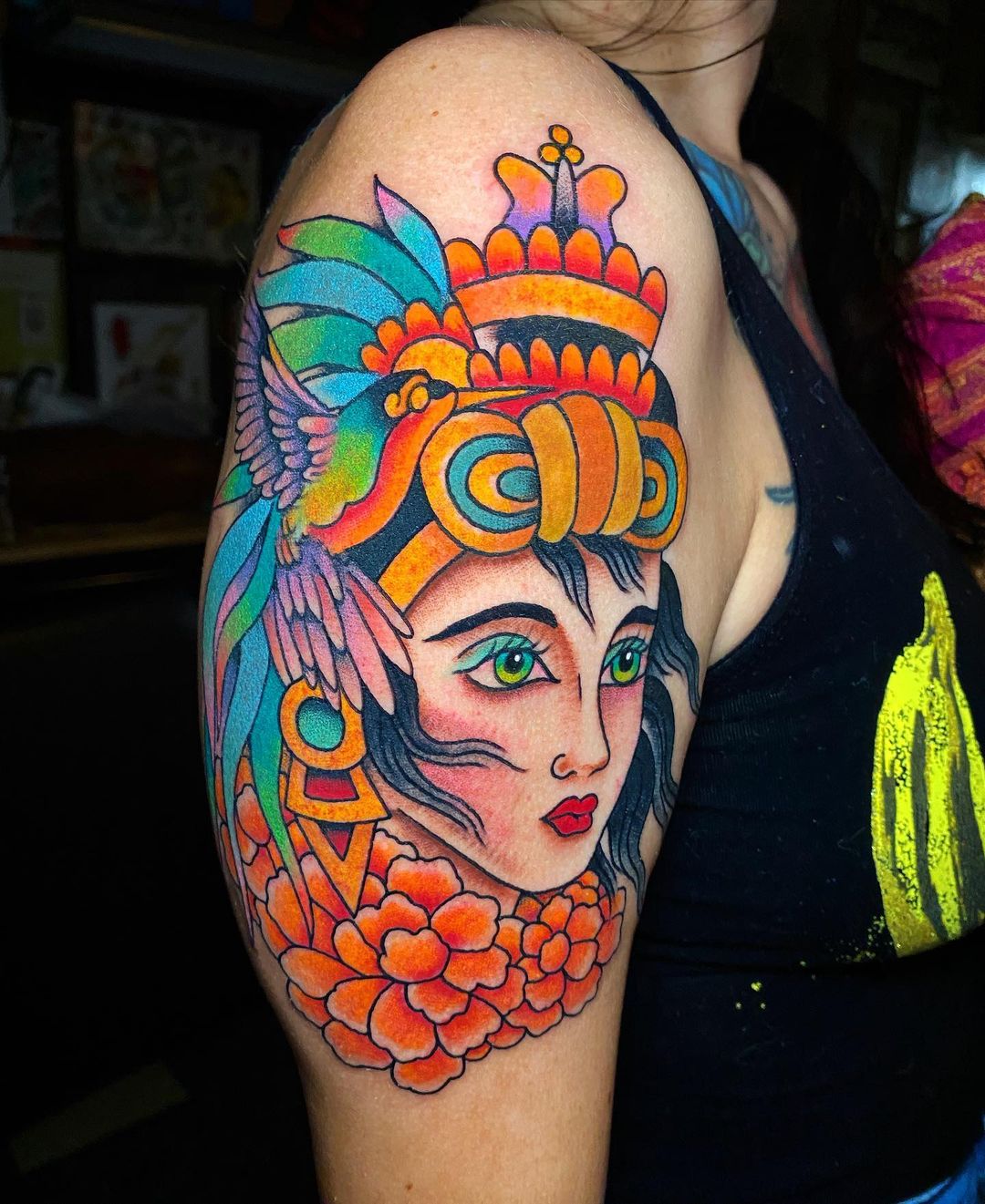 Tatuaje de Colibrí con Mangas Vintage