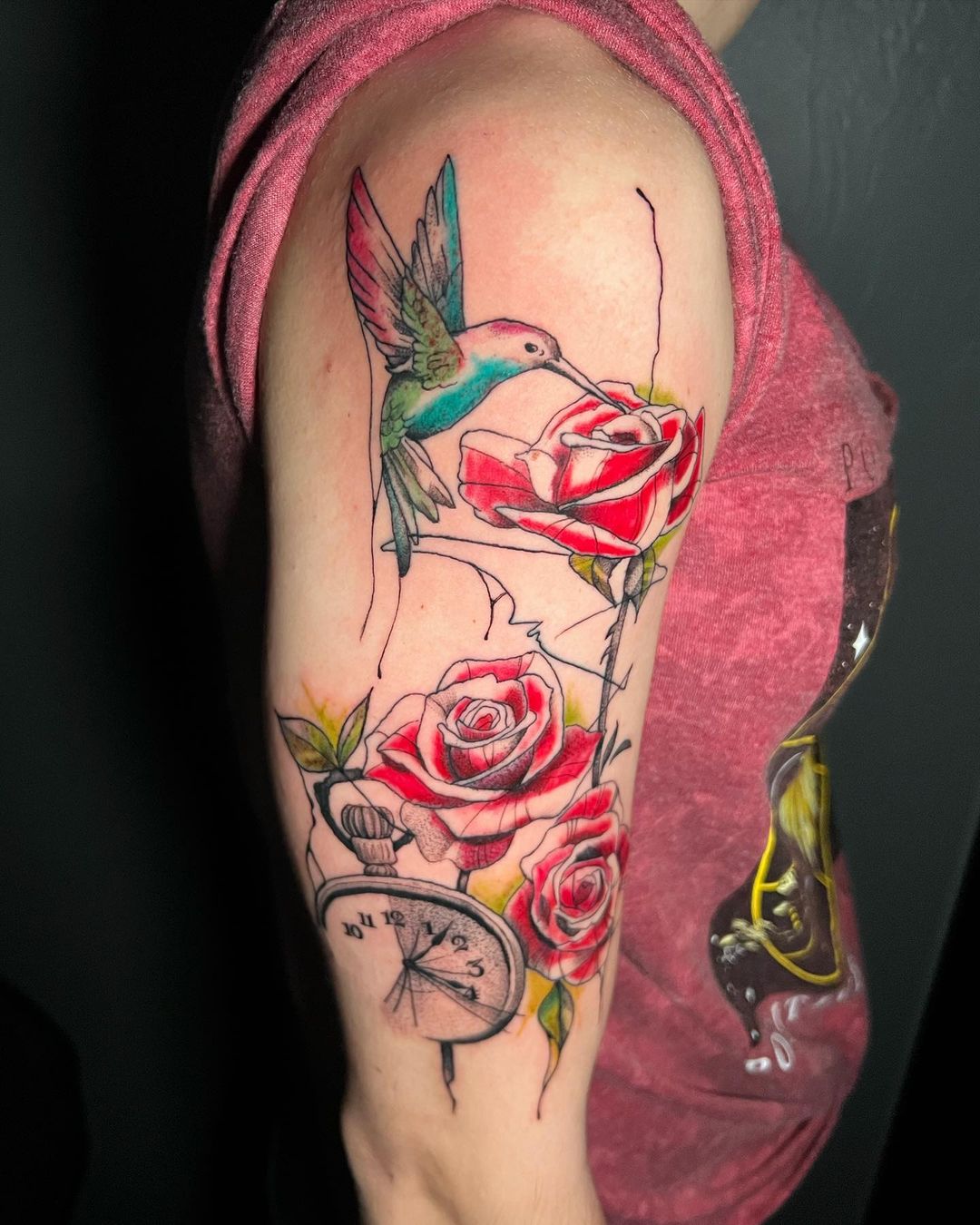 Tatuaje de Colibrí en la Manga