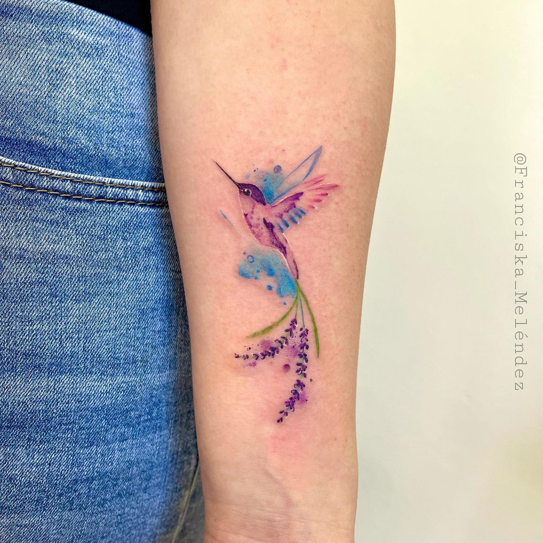 Tatuaje de Colibrí Pequeño y Brillante