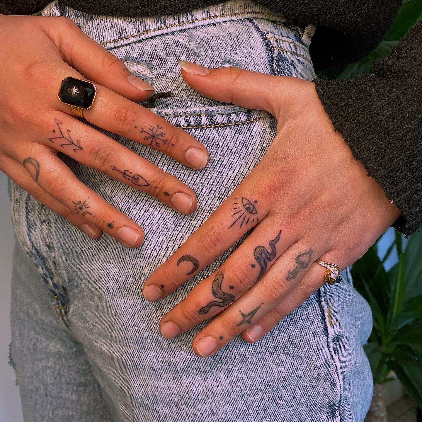 Tatuaje de dedo retro