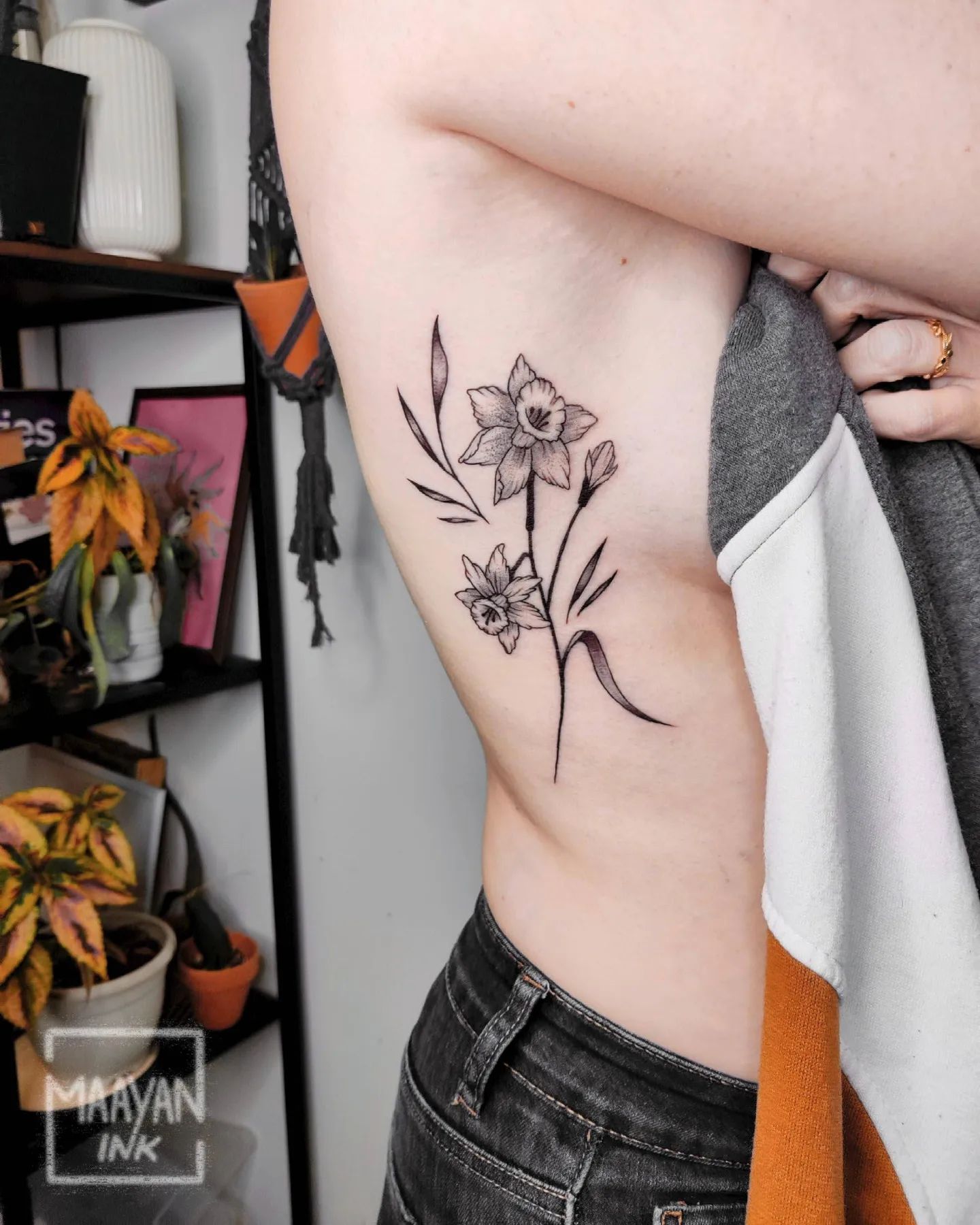 Costilla lateral Flor Narciso Tatuaje
