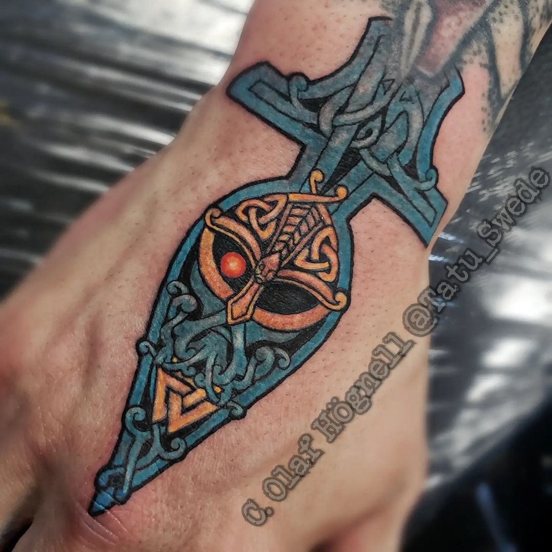 Diseño artístico de tatuaje Valknut