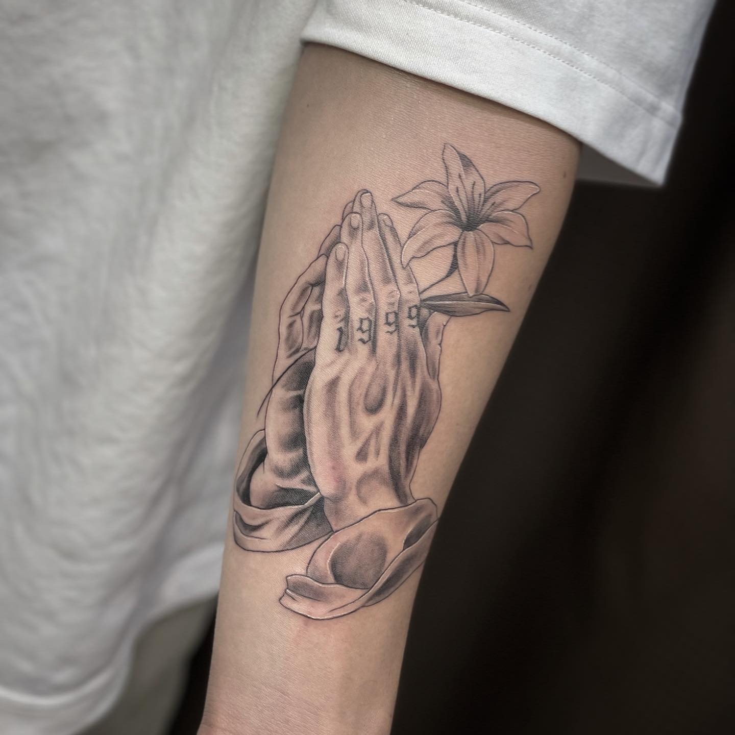 Fecha de oración y tatuaje de fecha de nacimiento