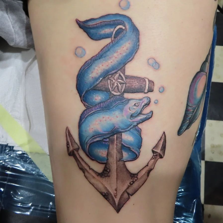 Ideas para tatuajes de anclas color azul