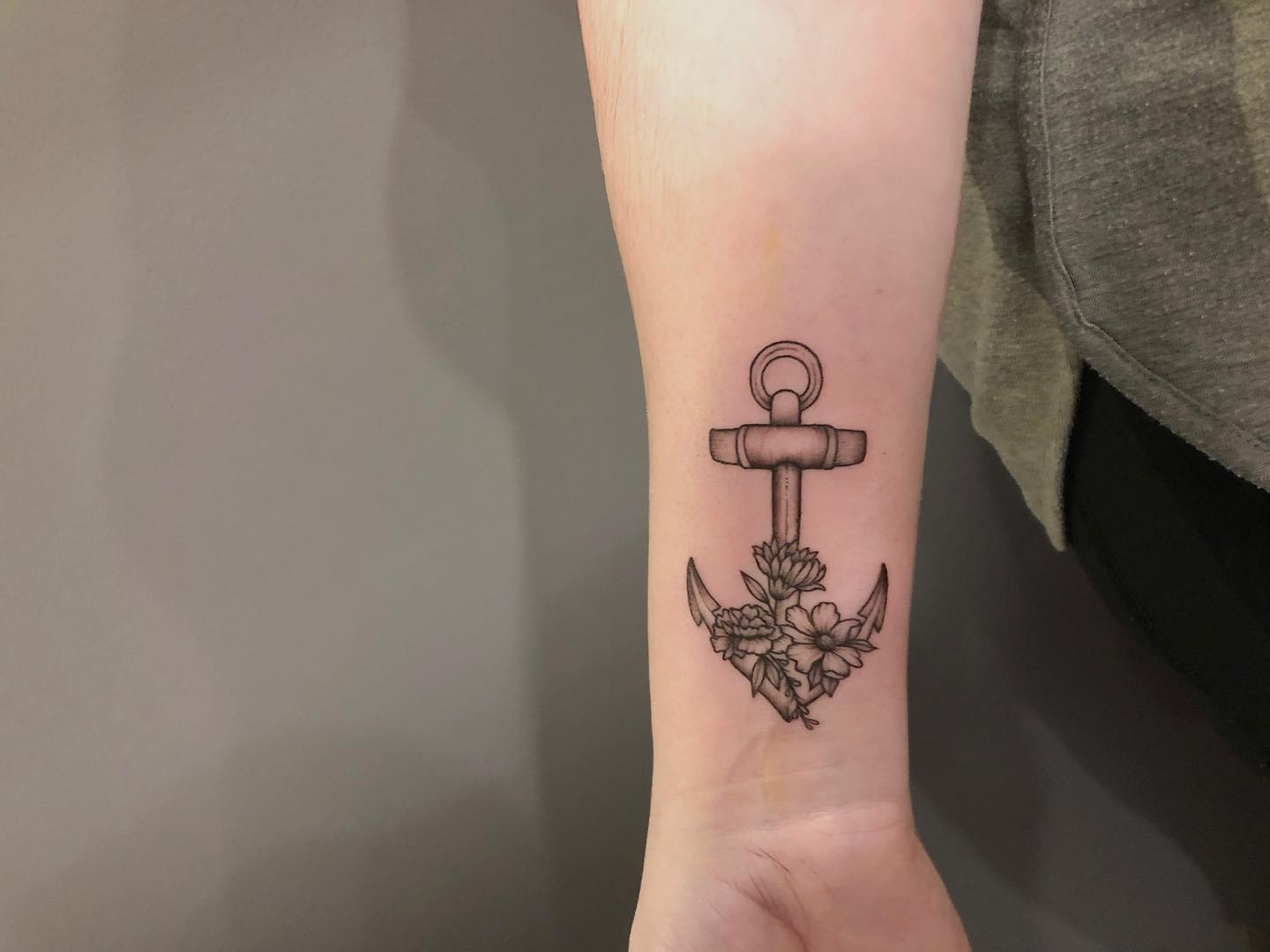 Tatuaje de Ancla con Significado en el Brazo.