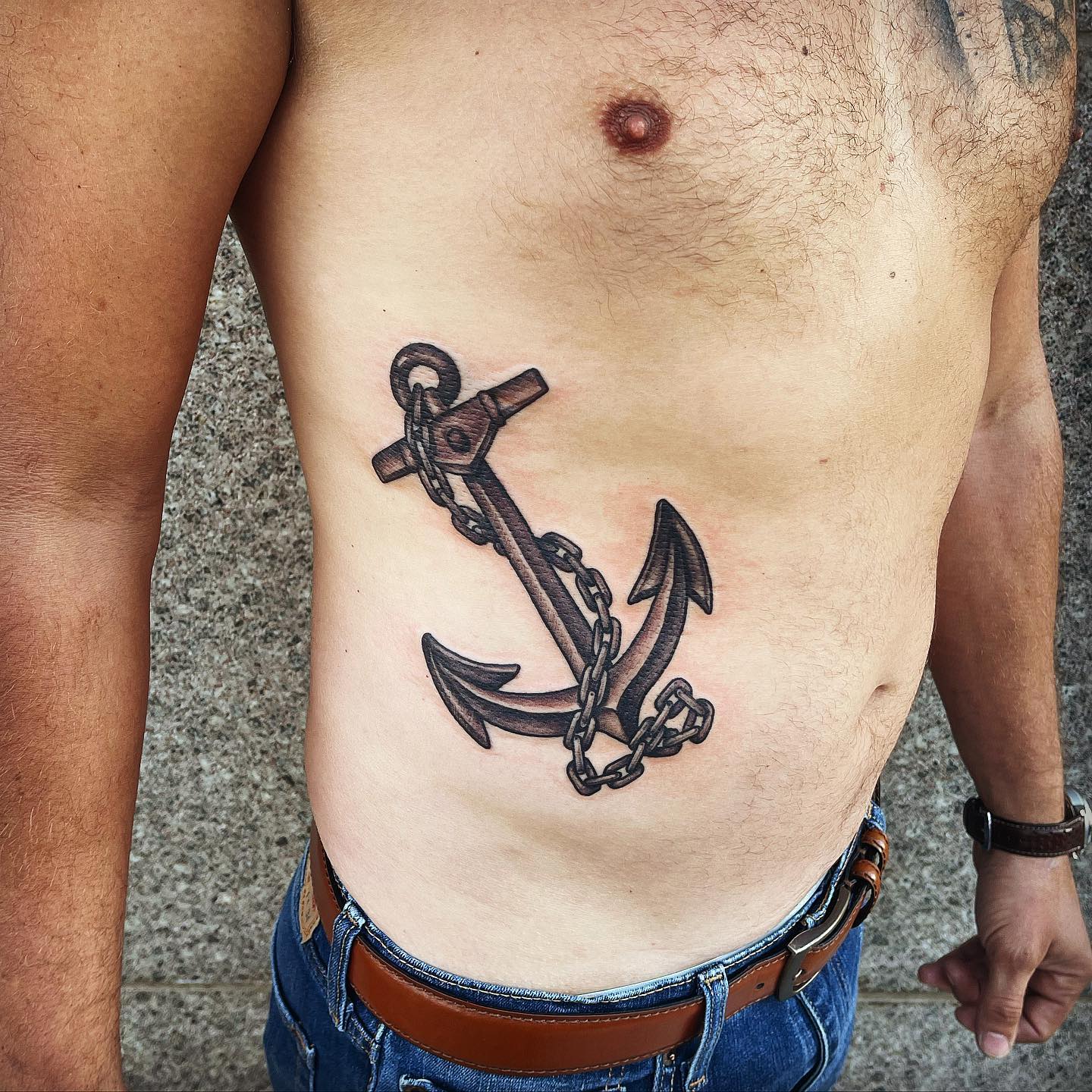 Tatuaje de ancla diseño de estómago