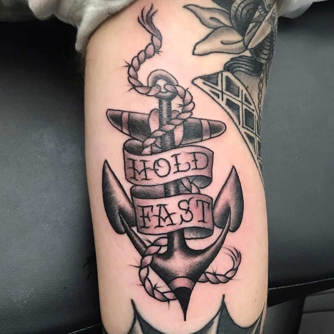 Tatuaje de Ancla Negro y Blanco