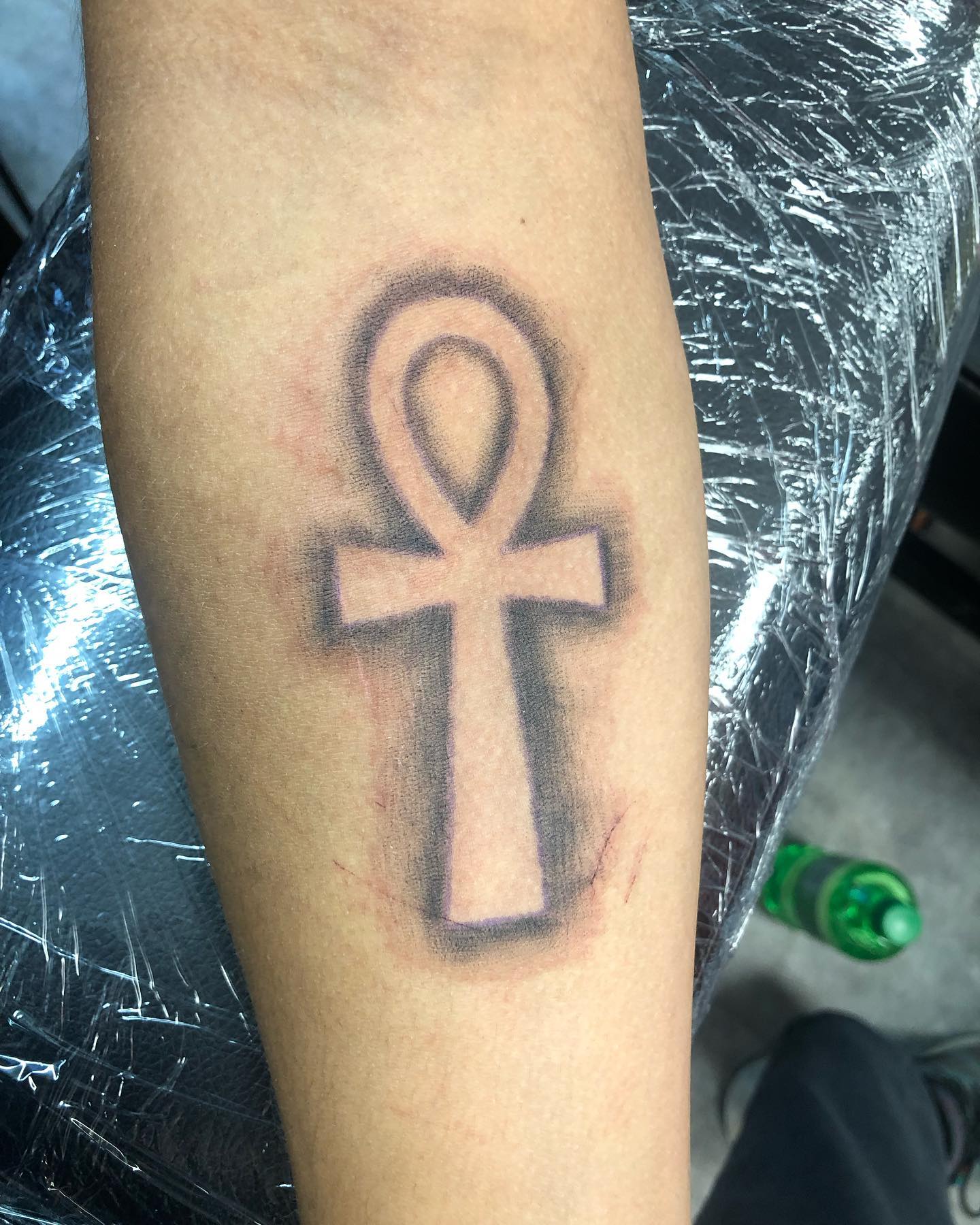 Tatuaje de Ankh en el Pecho