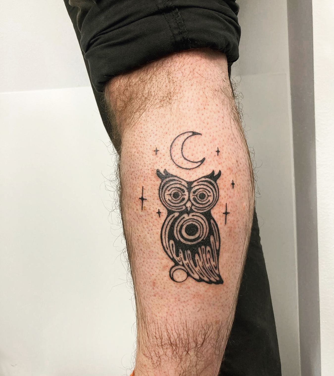 Tatuaje de búho misterioso.