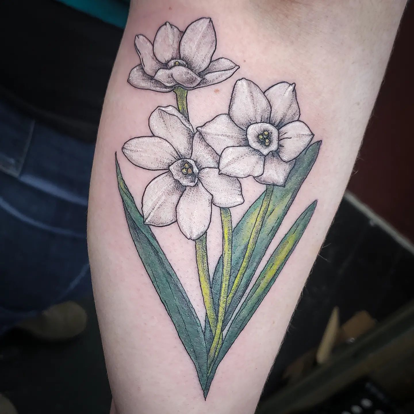 Tatuaje de Flor Narciso Blanco