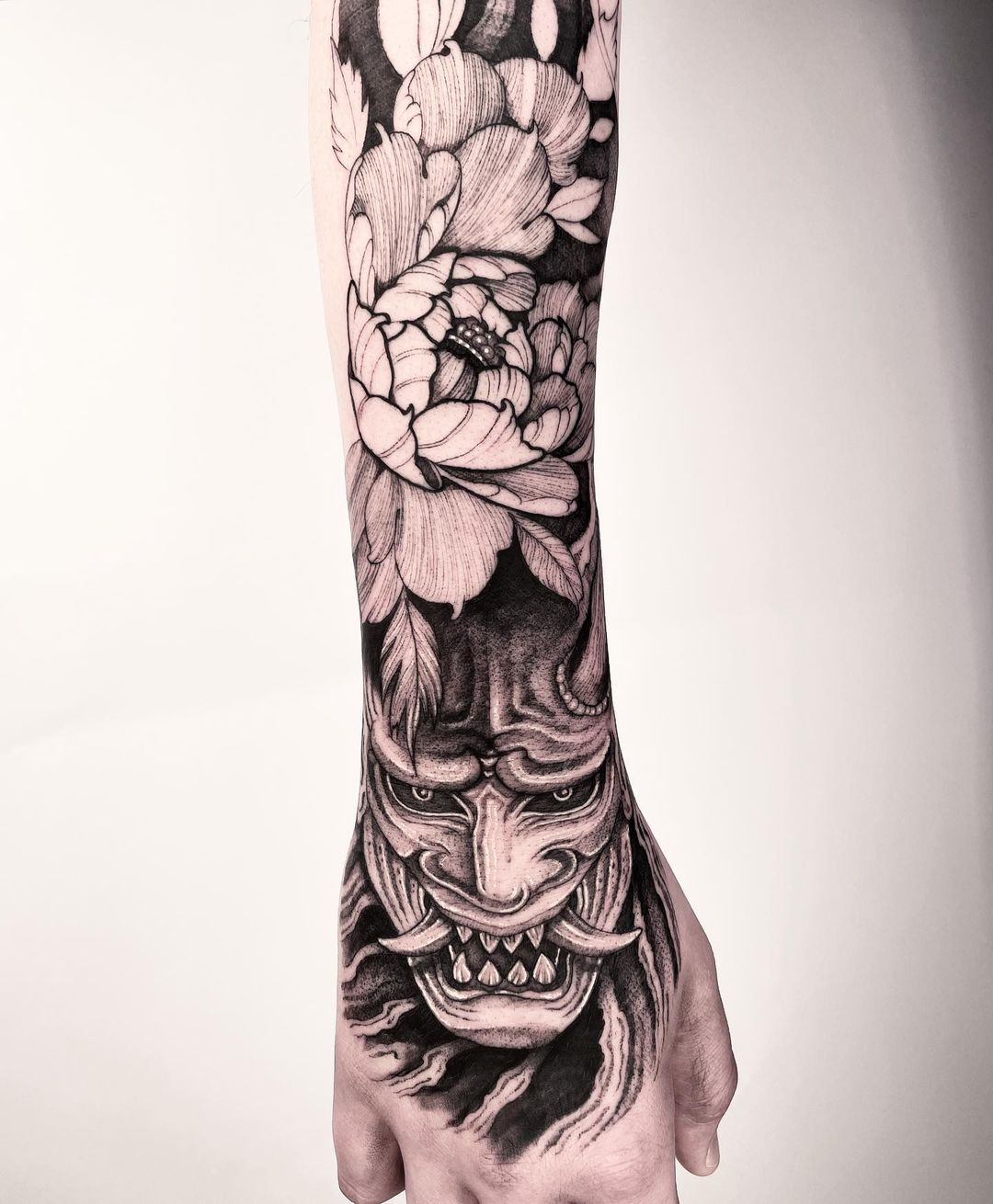 Tatuaje de Máscara de Oni Realista