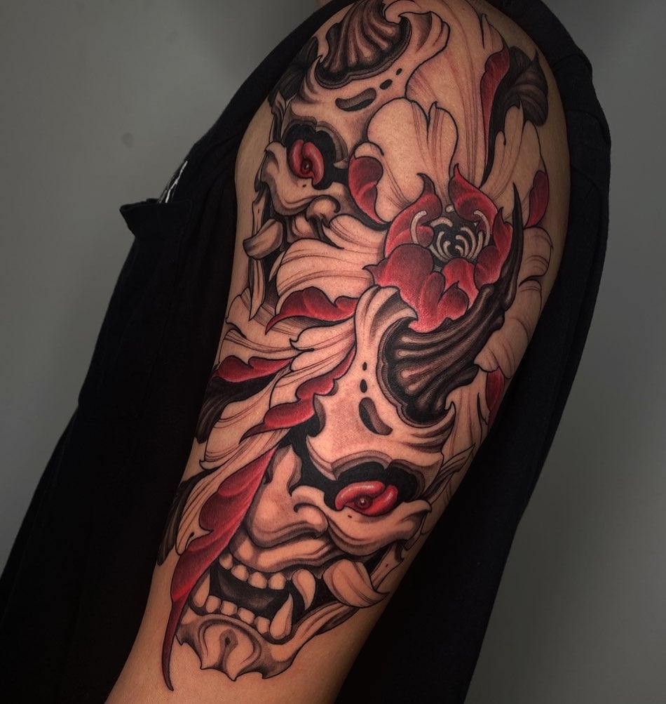 Tatuaje de máscara Oni artística