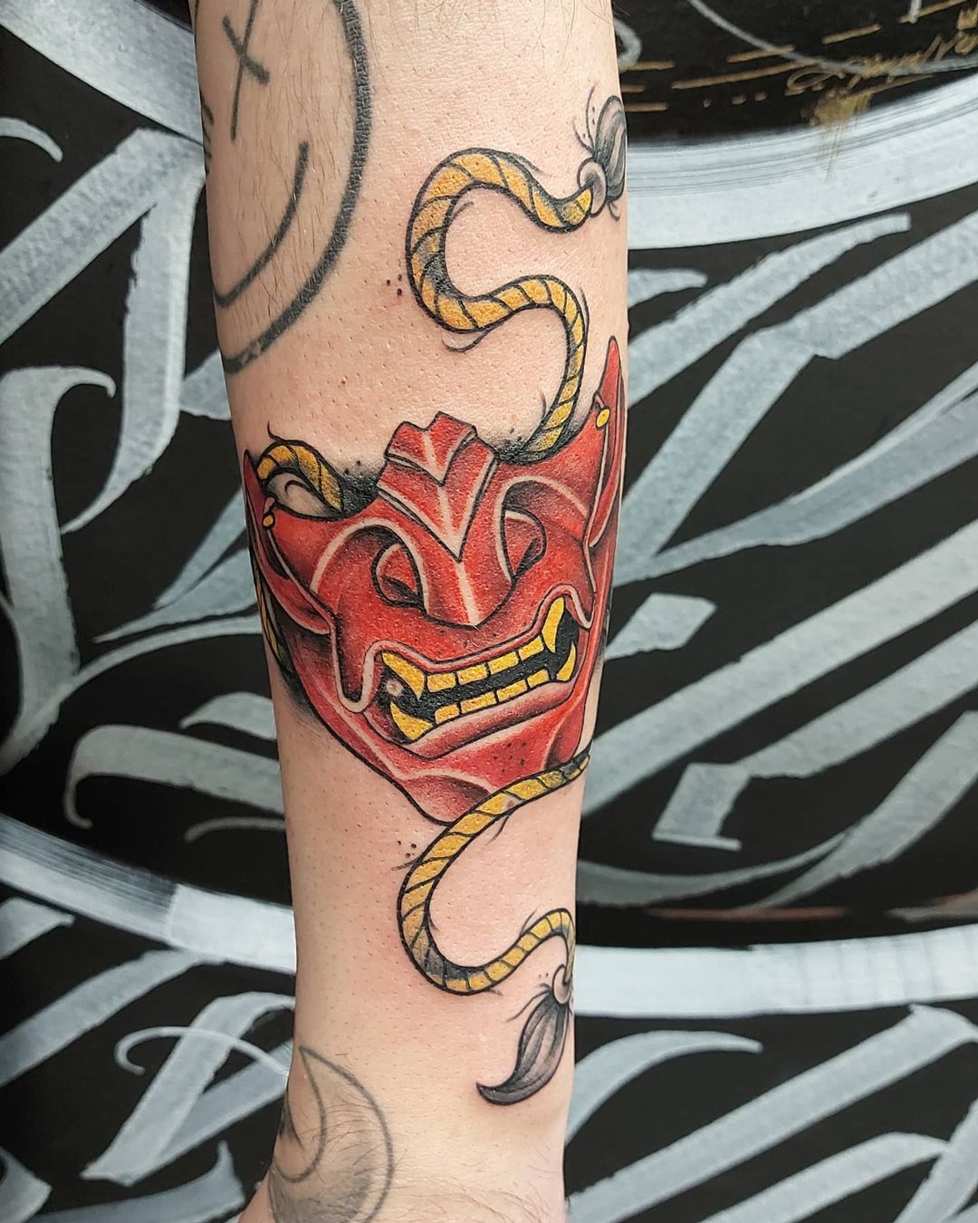 Tatuaje de Máscara Oni de Media Cara