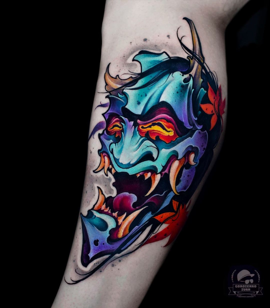 Tatuaje de máscara Oni Neo-Tradiciónal