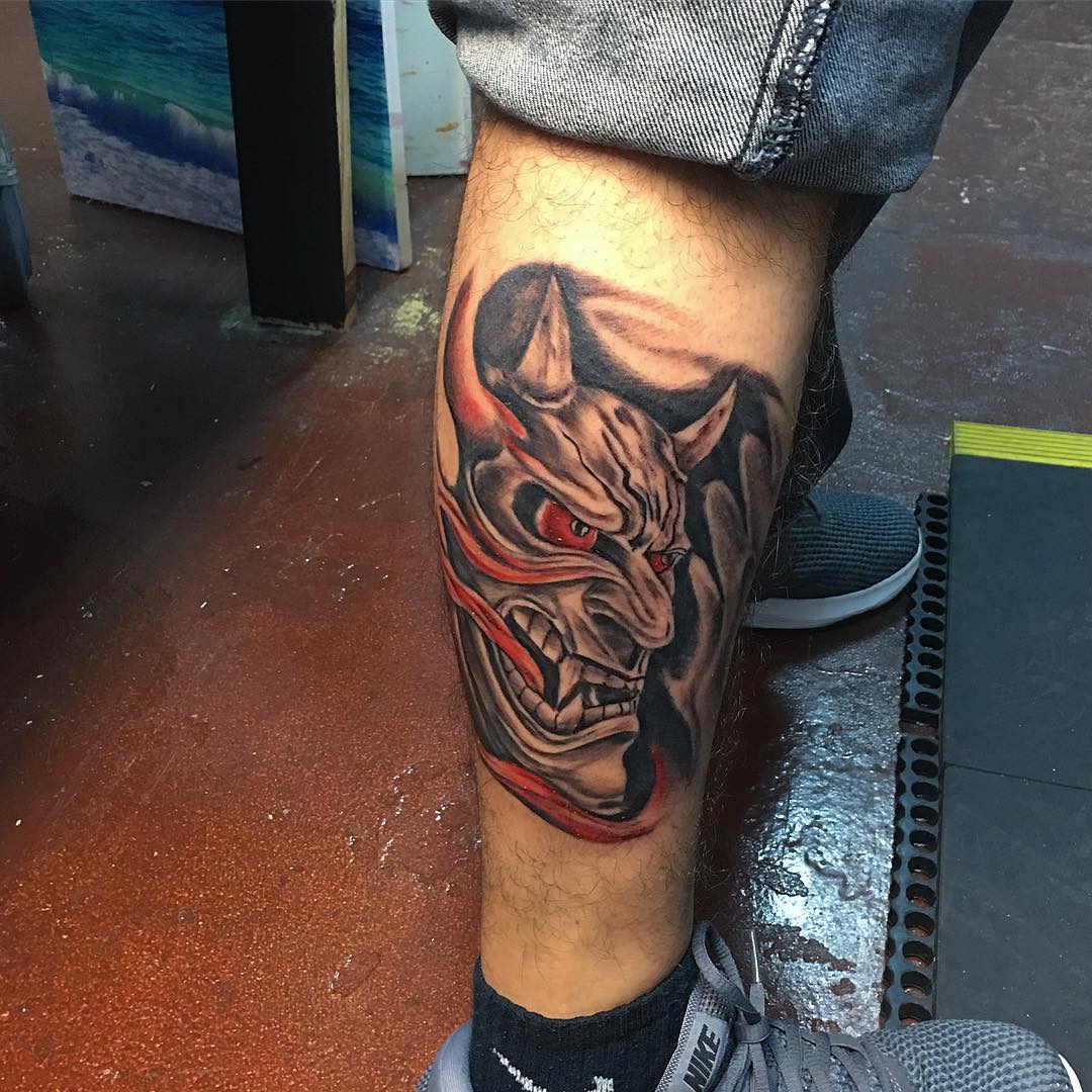 Tatuaje de máscara Oni sombreada