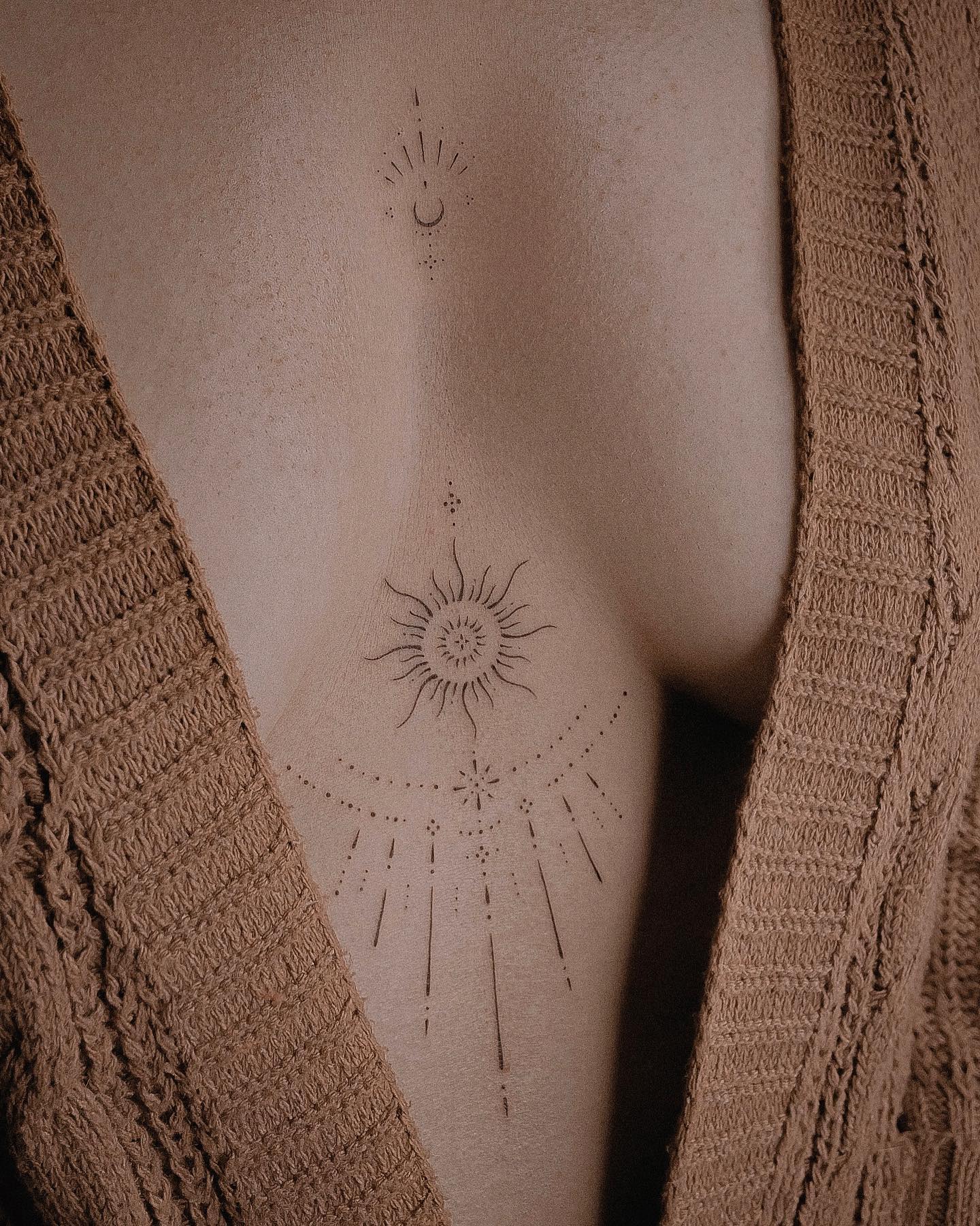 Tatuaje del Sol Negro en el Pecho
