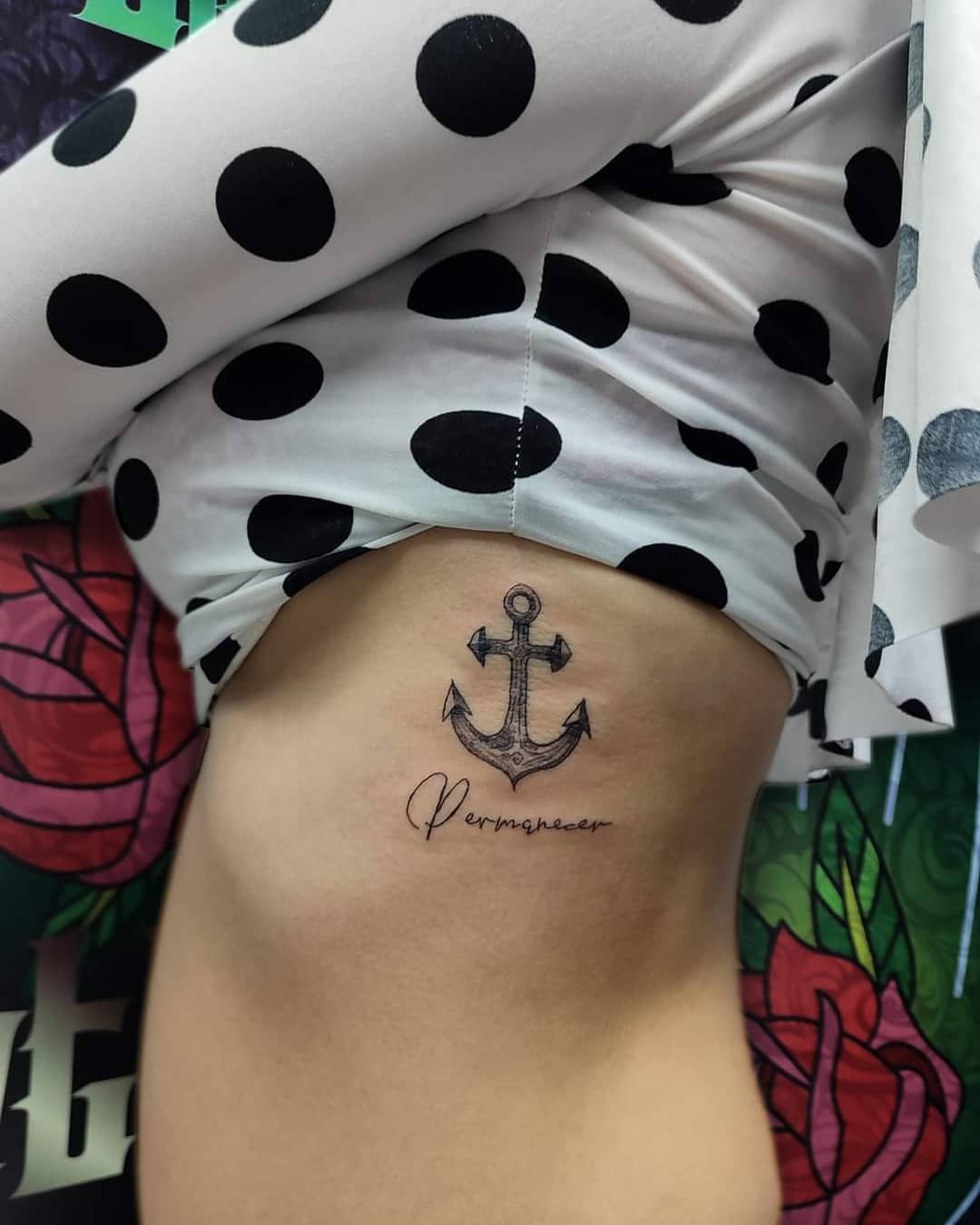 Tatuaje en las costillas laterales para mujeres