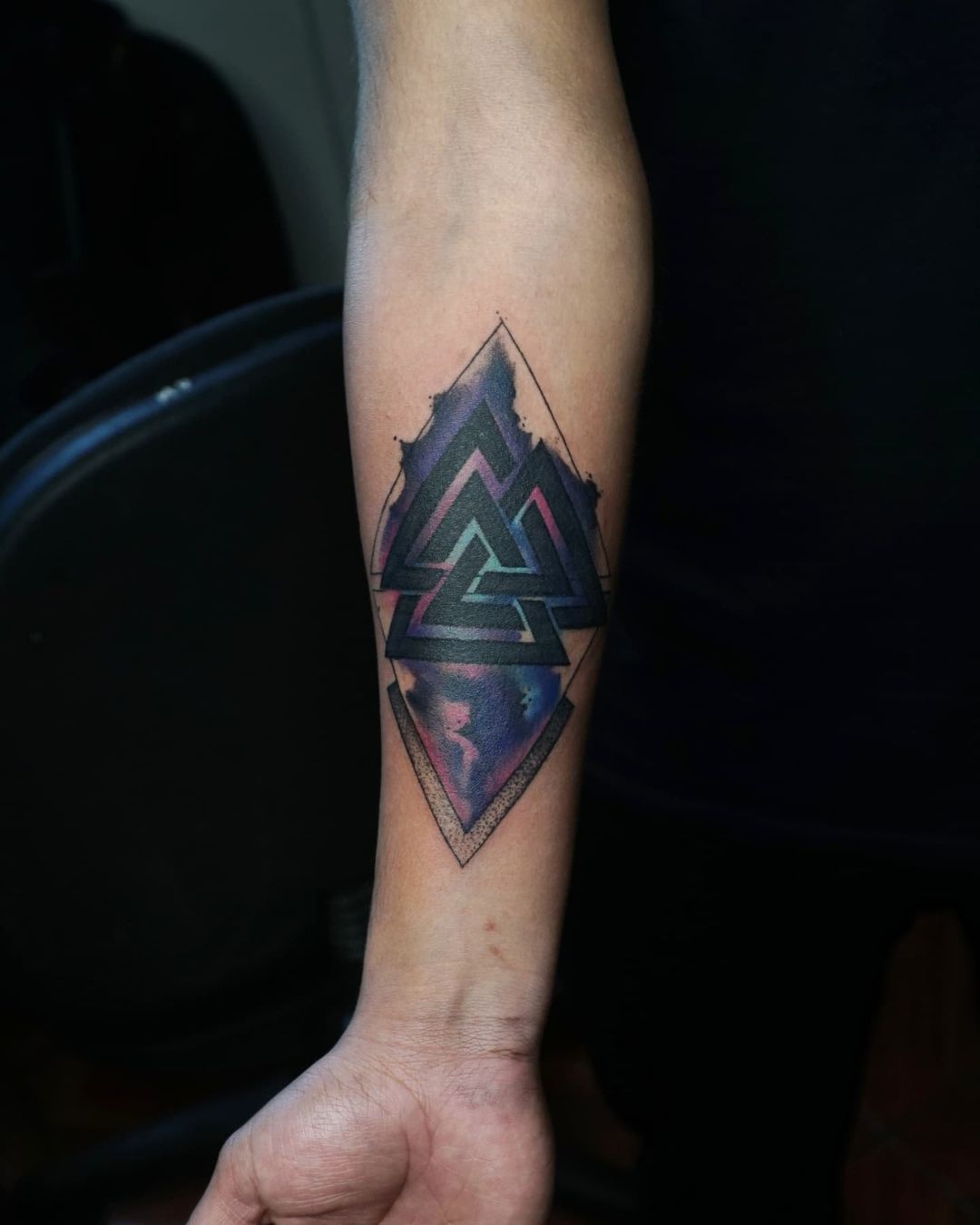 Tatuaje Valknut Colorido y Artístico