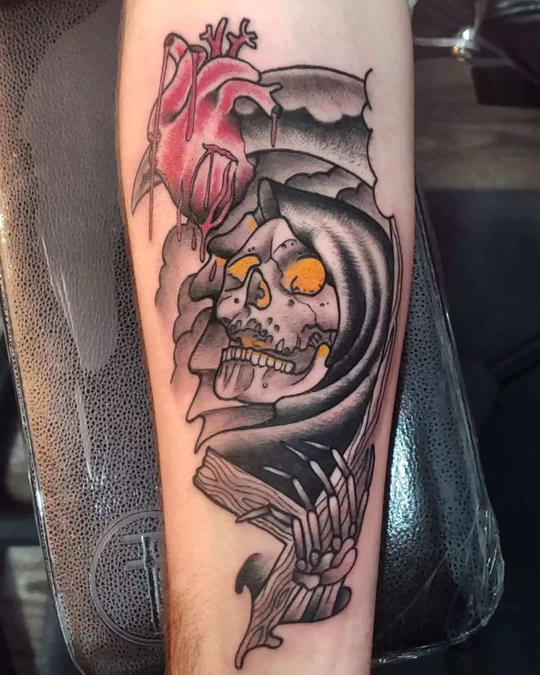 Diseño de tatuaje de la parca en el antebrazo