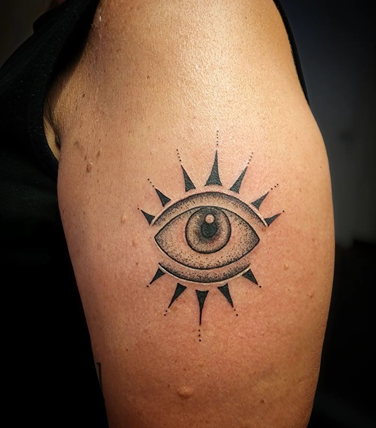Hombro Mal de Ojo Tatuaje