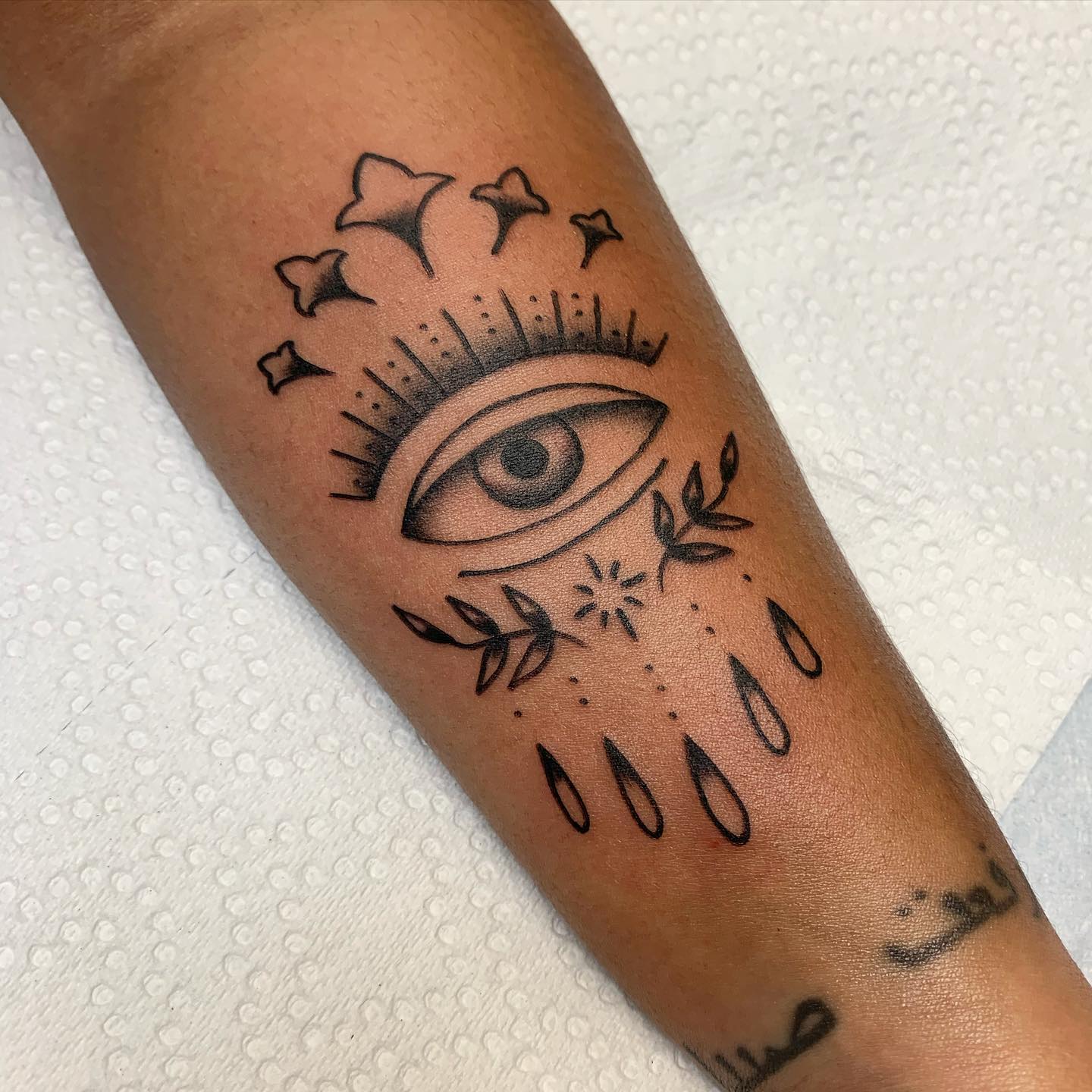Líneas negras Tatuaje ojo malvado