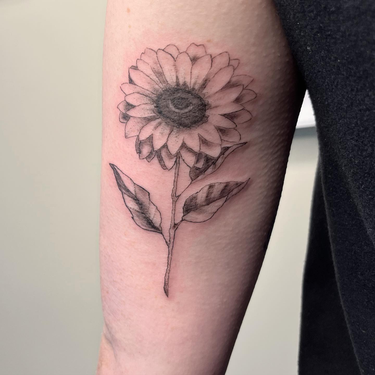 Pequeño tatuaje de girasol.