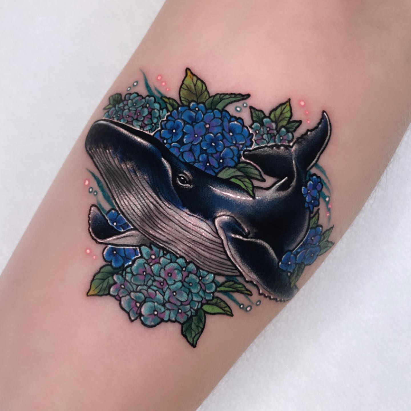 Tatuaje de Ballena y Hortensia