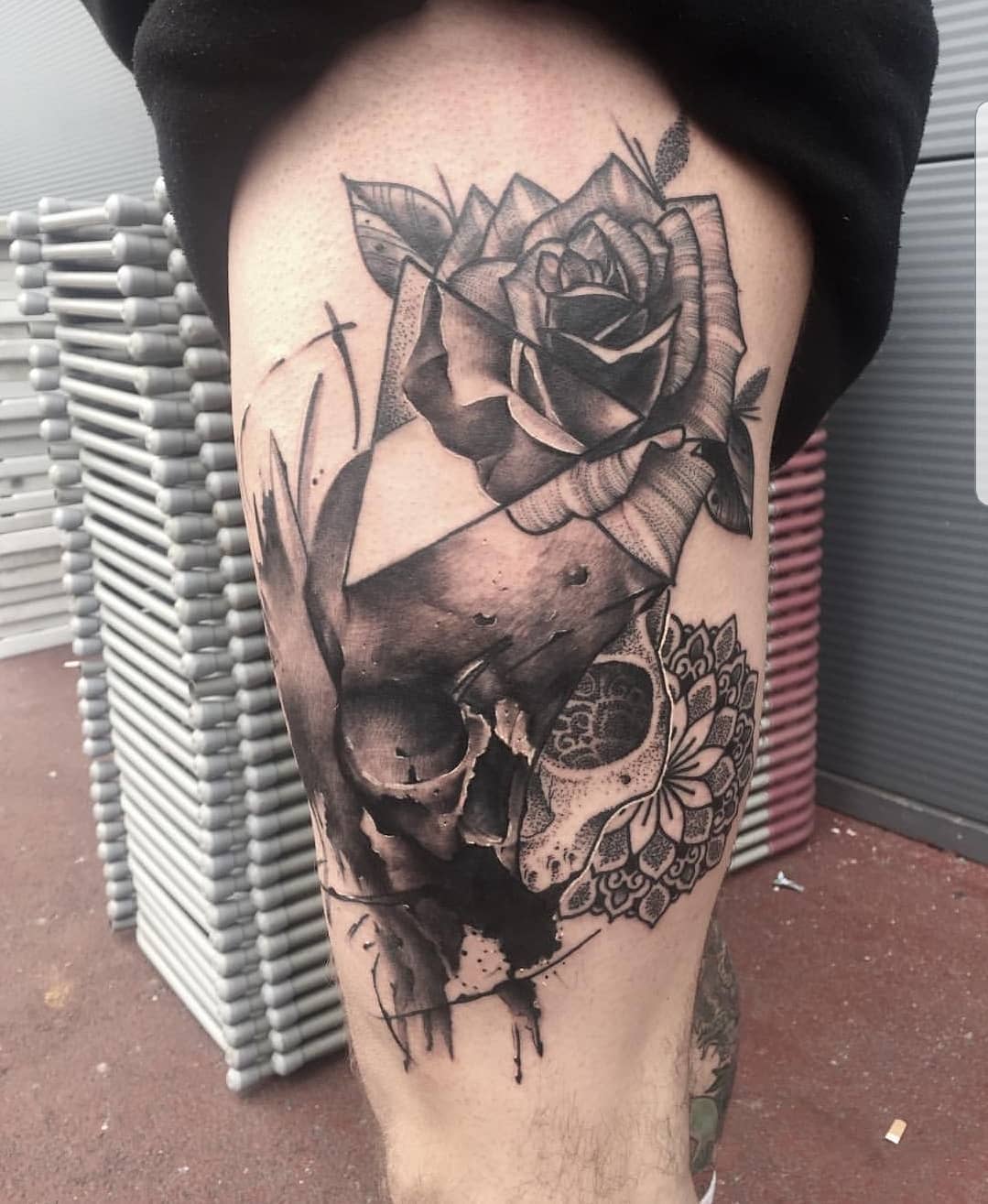 Tatuaje de Cráneo en el Muslo para Hombres.