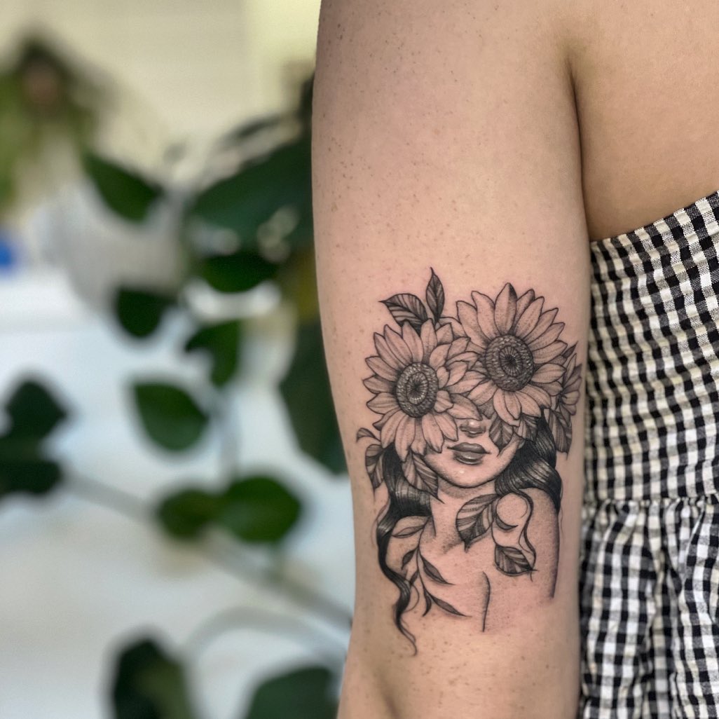 Tatuaje de girasol blanco y negro