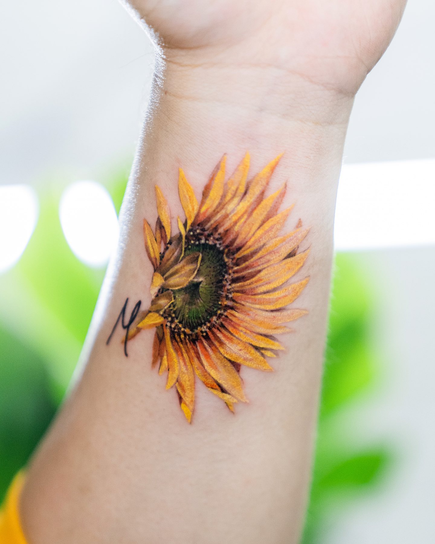 Tatuaje de Girasol en el Antebrazo
