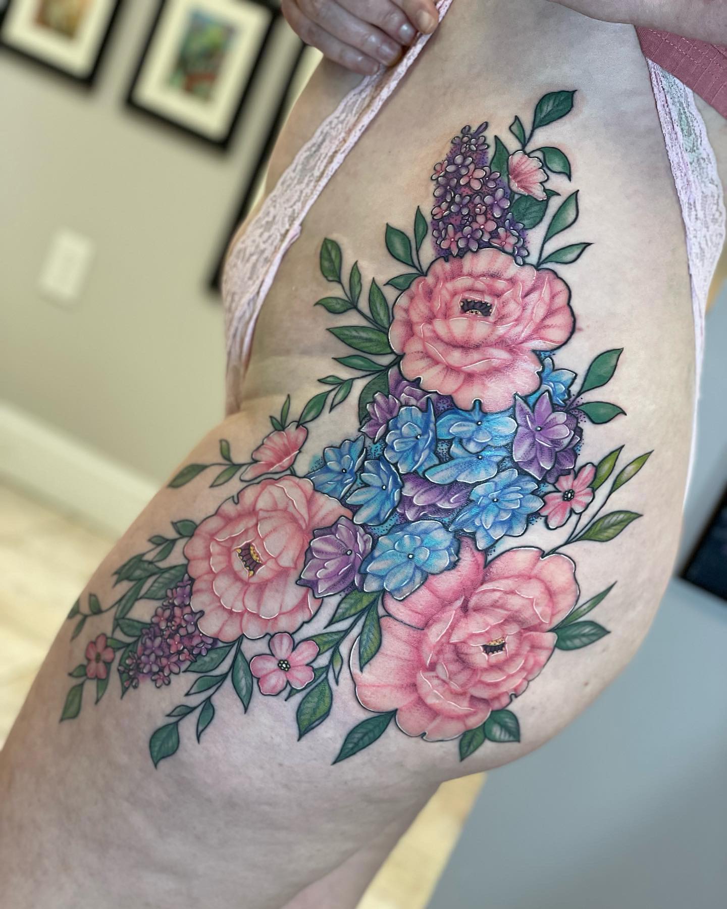 Tatuaje de Hortensia en el Muslo