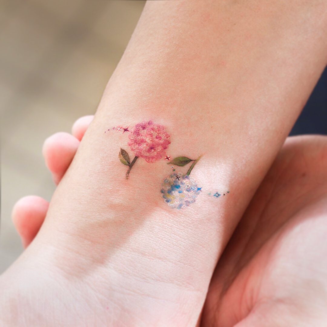 Tatuaje de Hortensia en la Muñeca