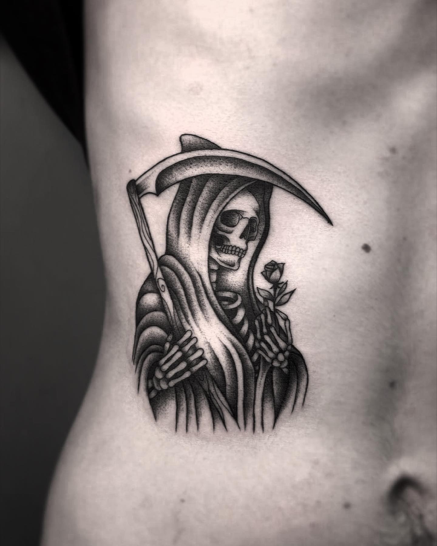 Tatuaje de la Parca en el Estómago
