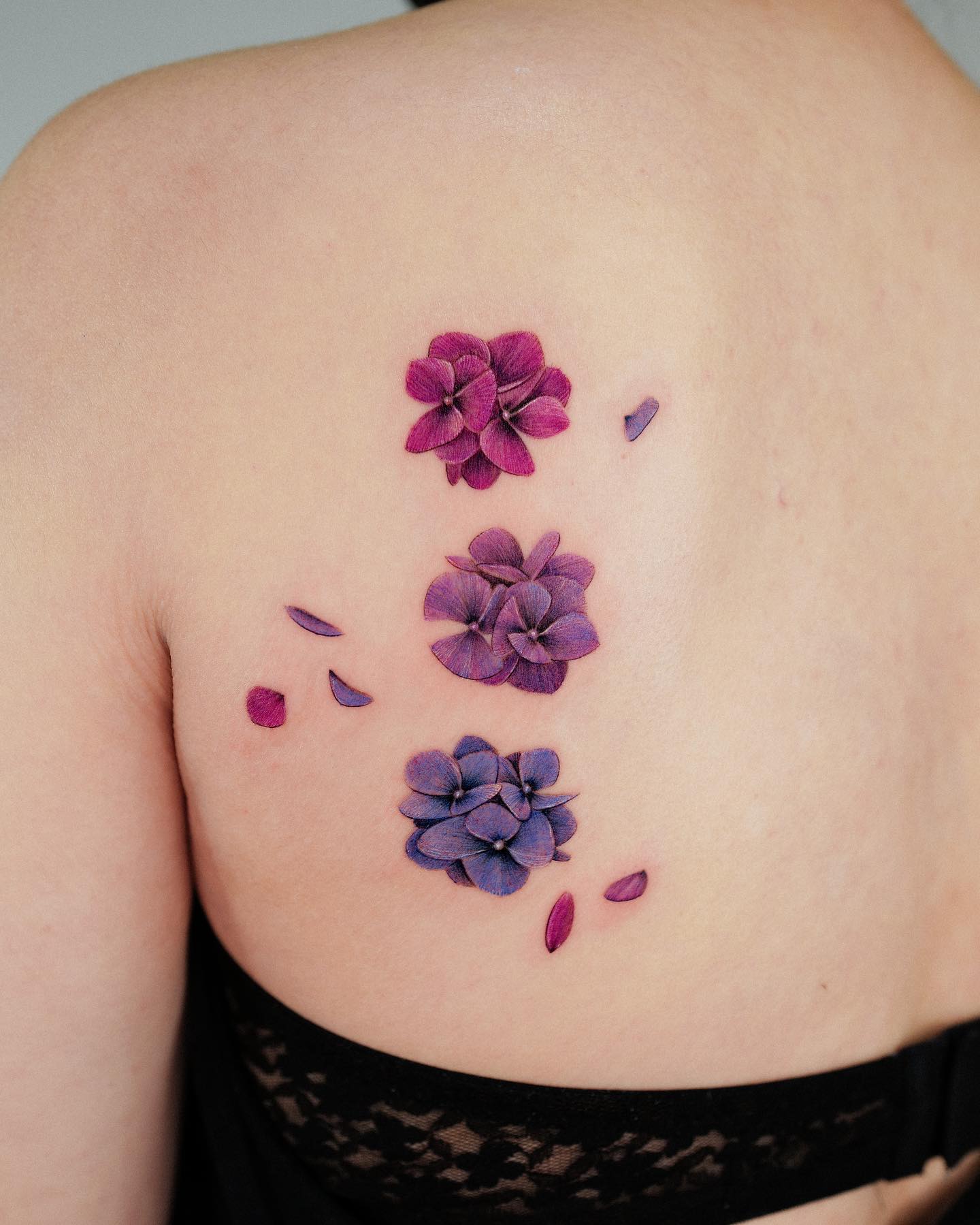 Tatuaje fresco de Hortensia Morada