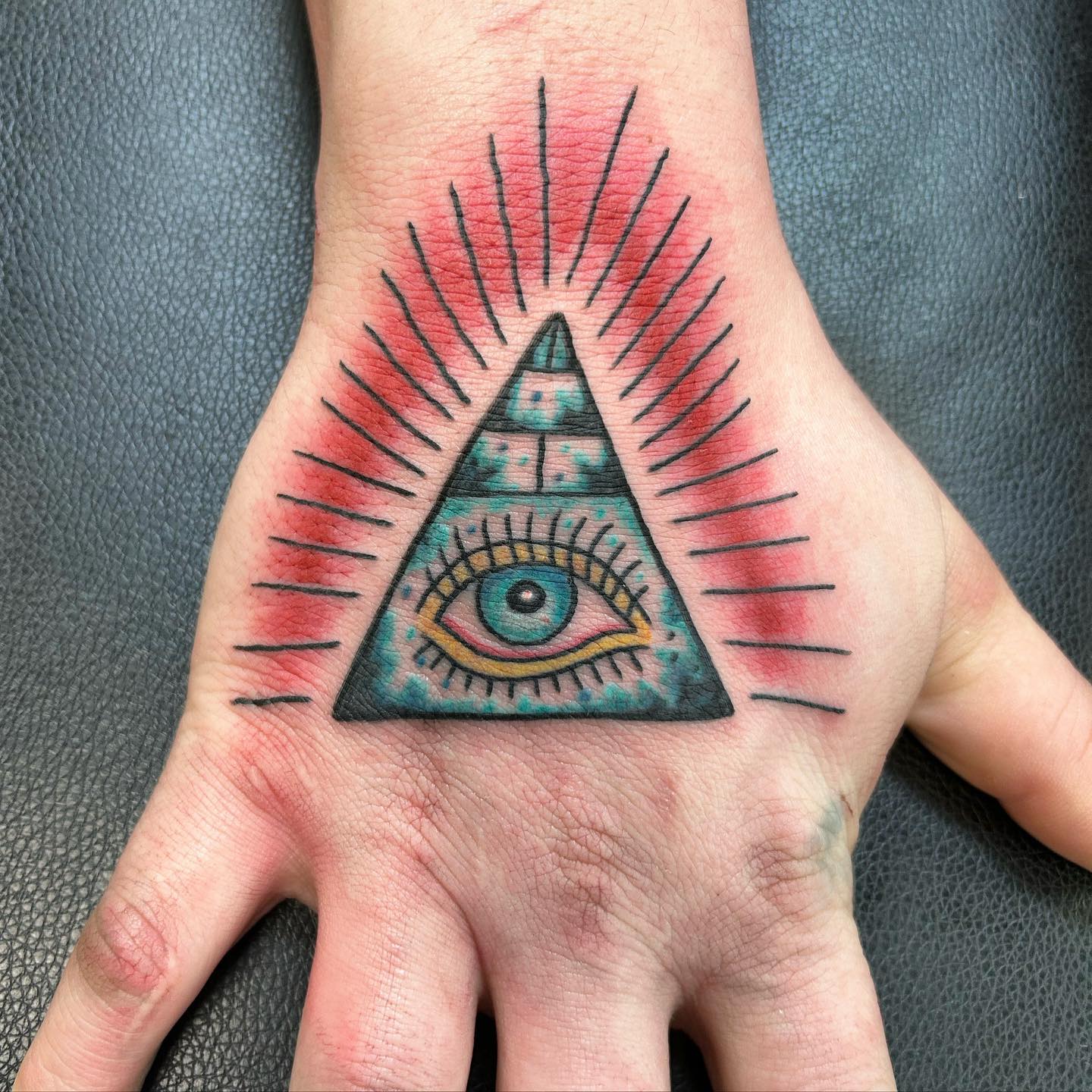 Palma Tatuaje de Ojo Omnisciente