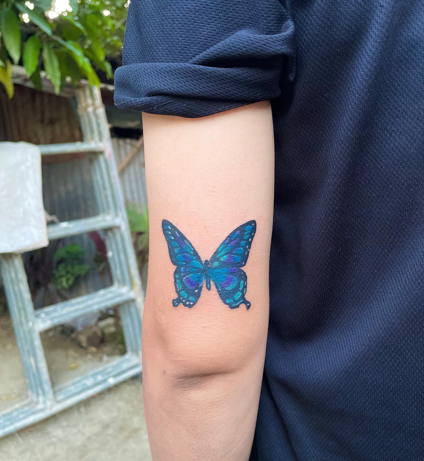Tatuaje de mariposa en el brazo