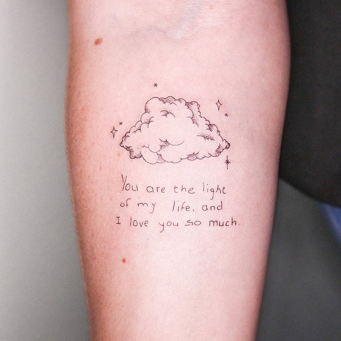 Tatuaje de Nube con una Cita