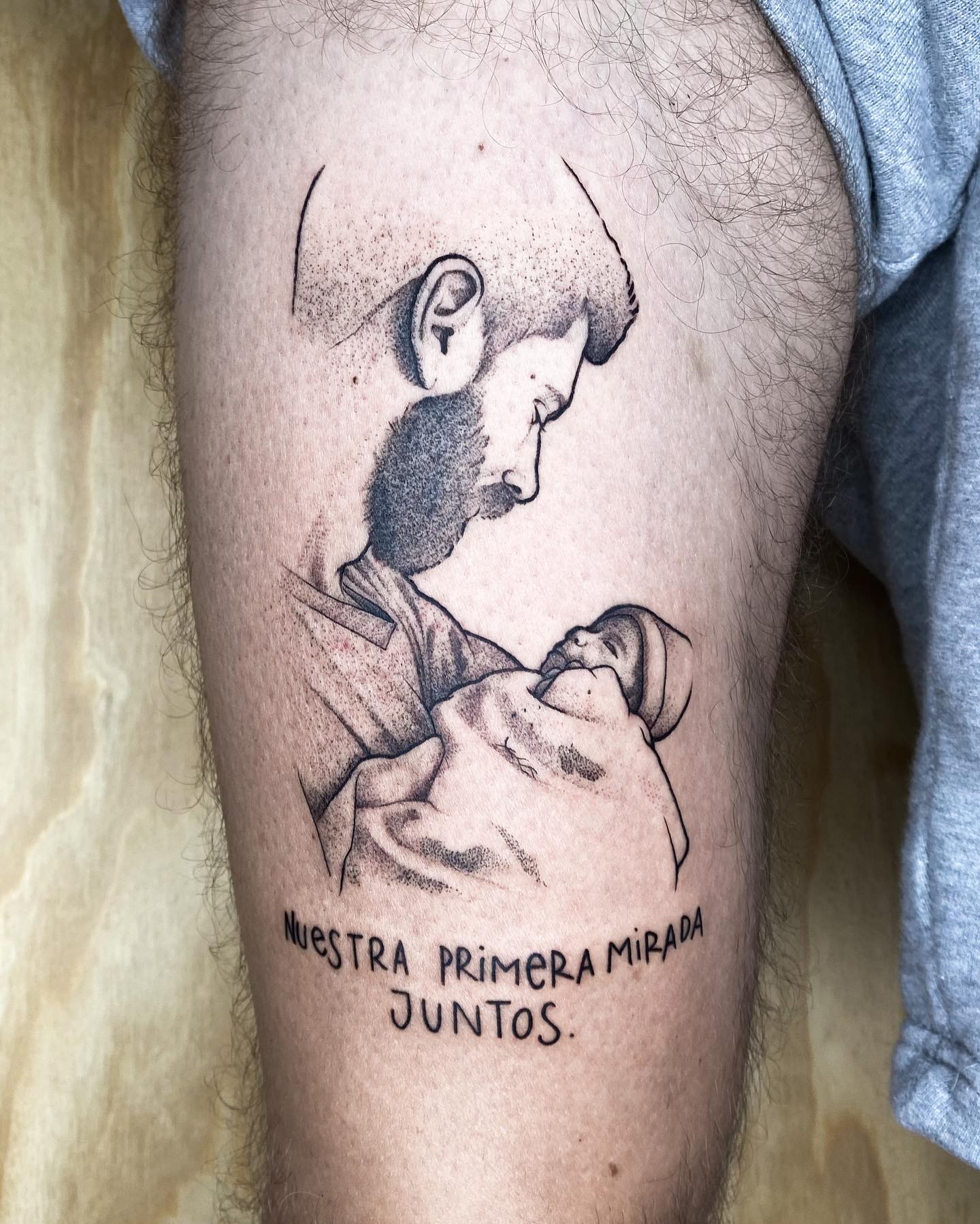 Tatuaje de padre e hijo bebé