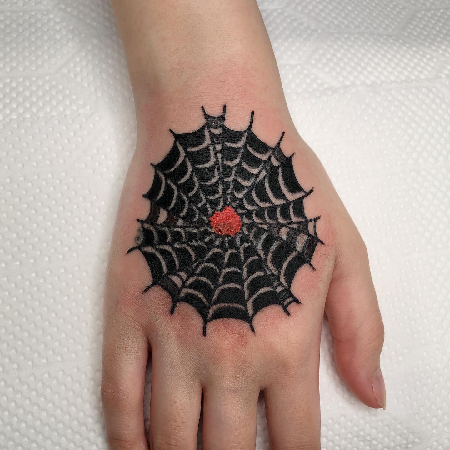 Tatuaje de Palma Negra Telaraña