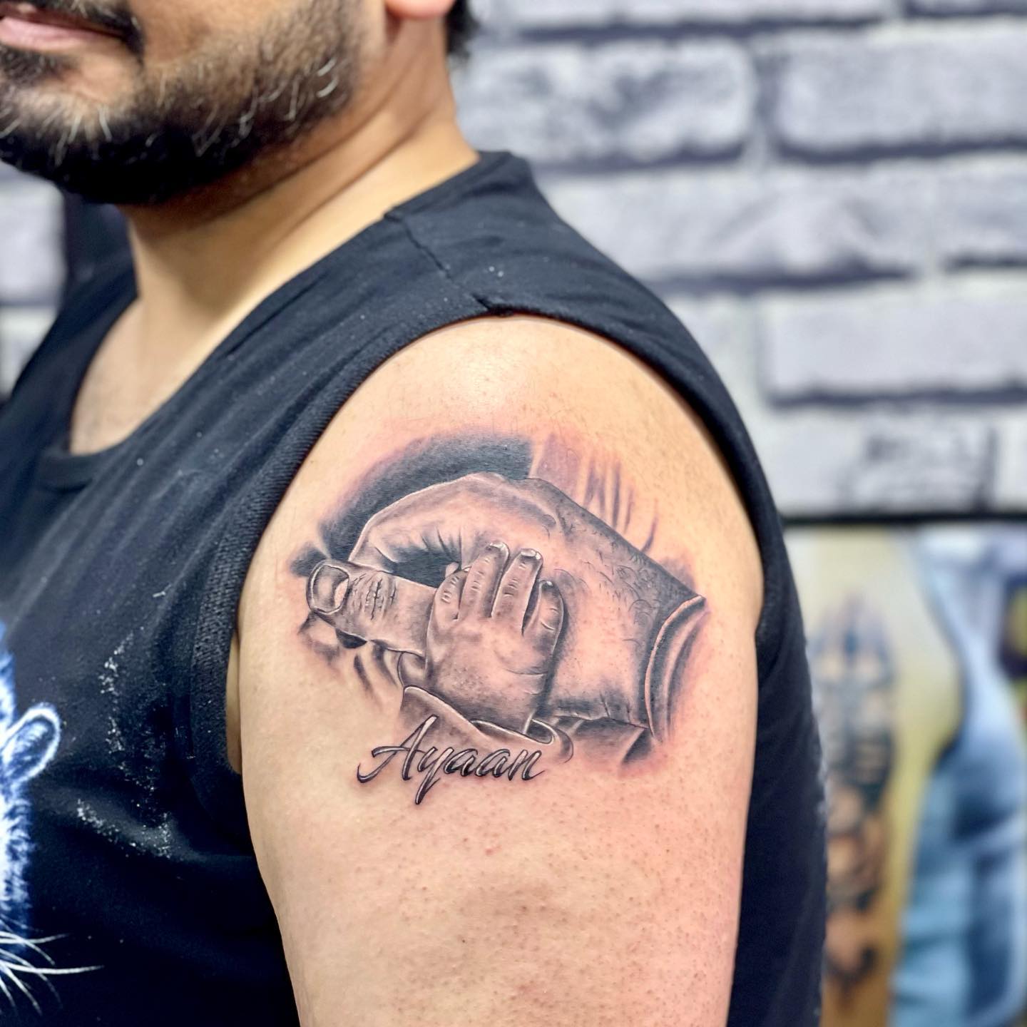 Tatuaje encantador de padre e hijo.