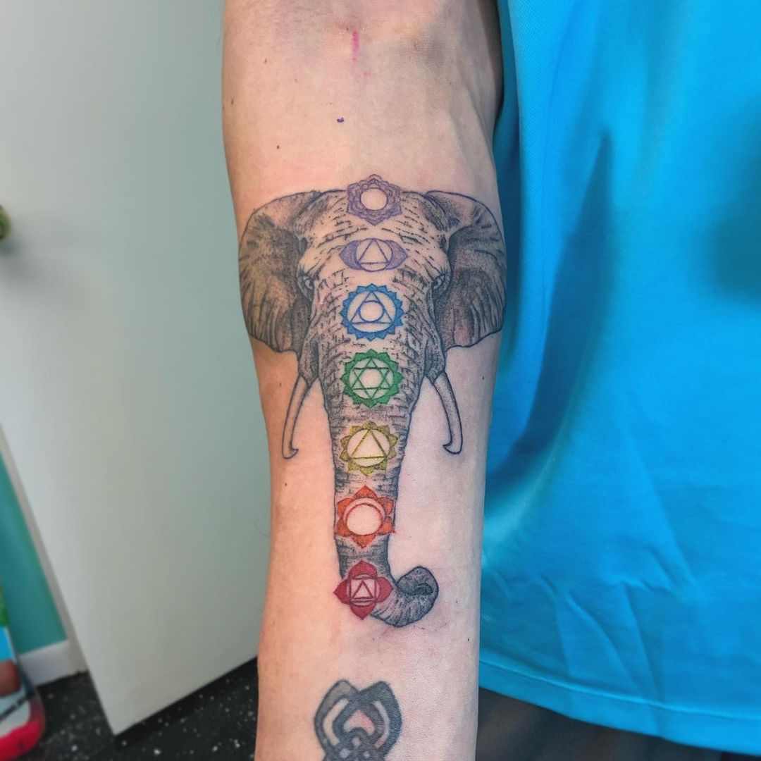 Chakra y tatuaje de elefante