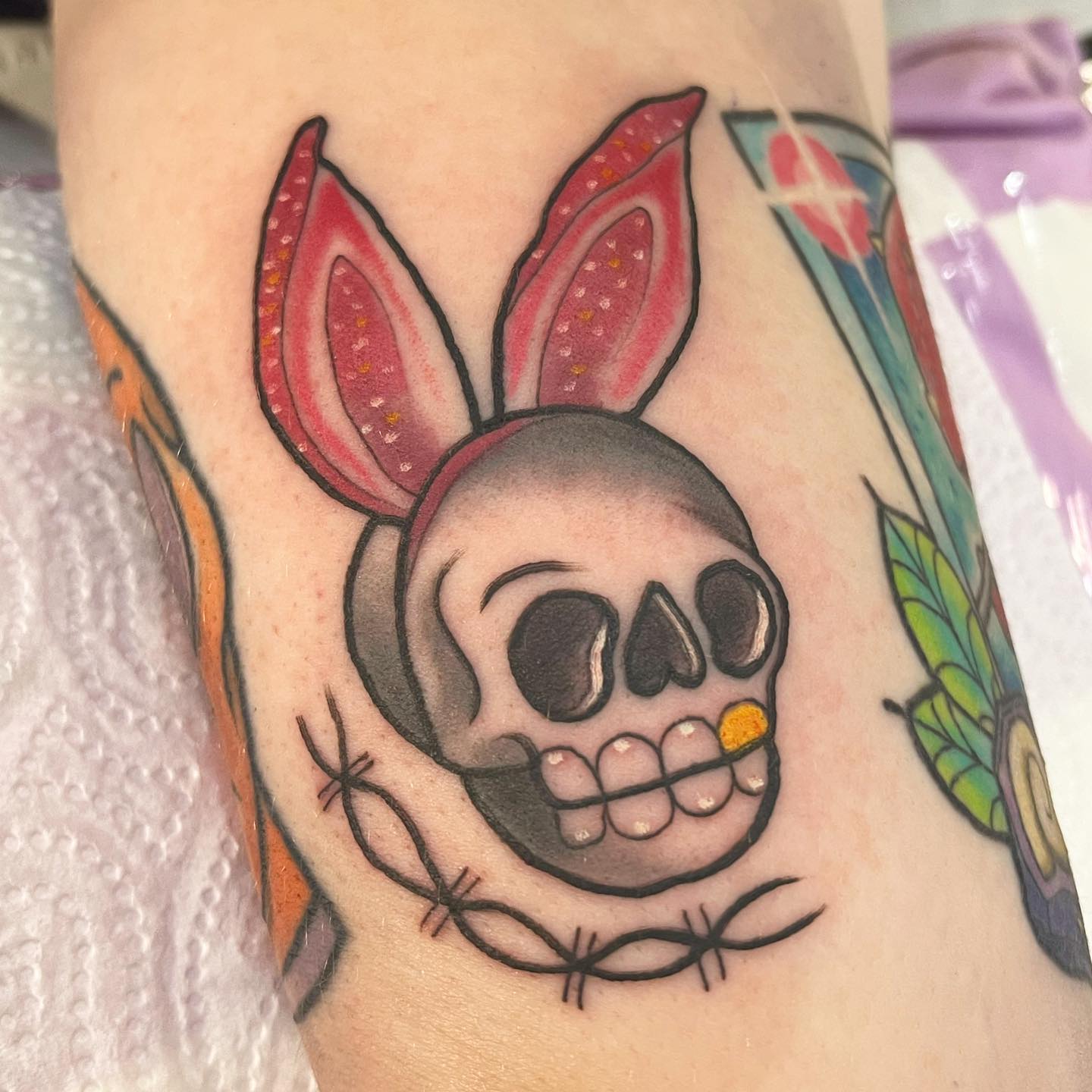 Cráneo Tatuaje Alambre de Púas