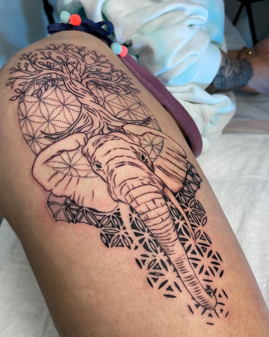 Diseño de Elefante y Árbol de la Vida