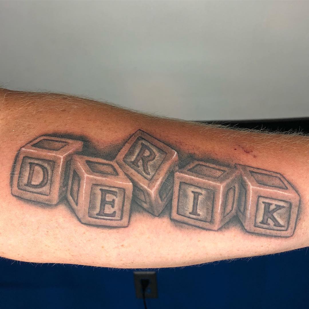 Ideas de tatuajes con nombres de niños en cubos
