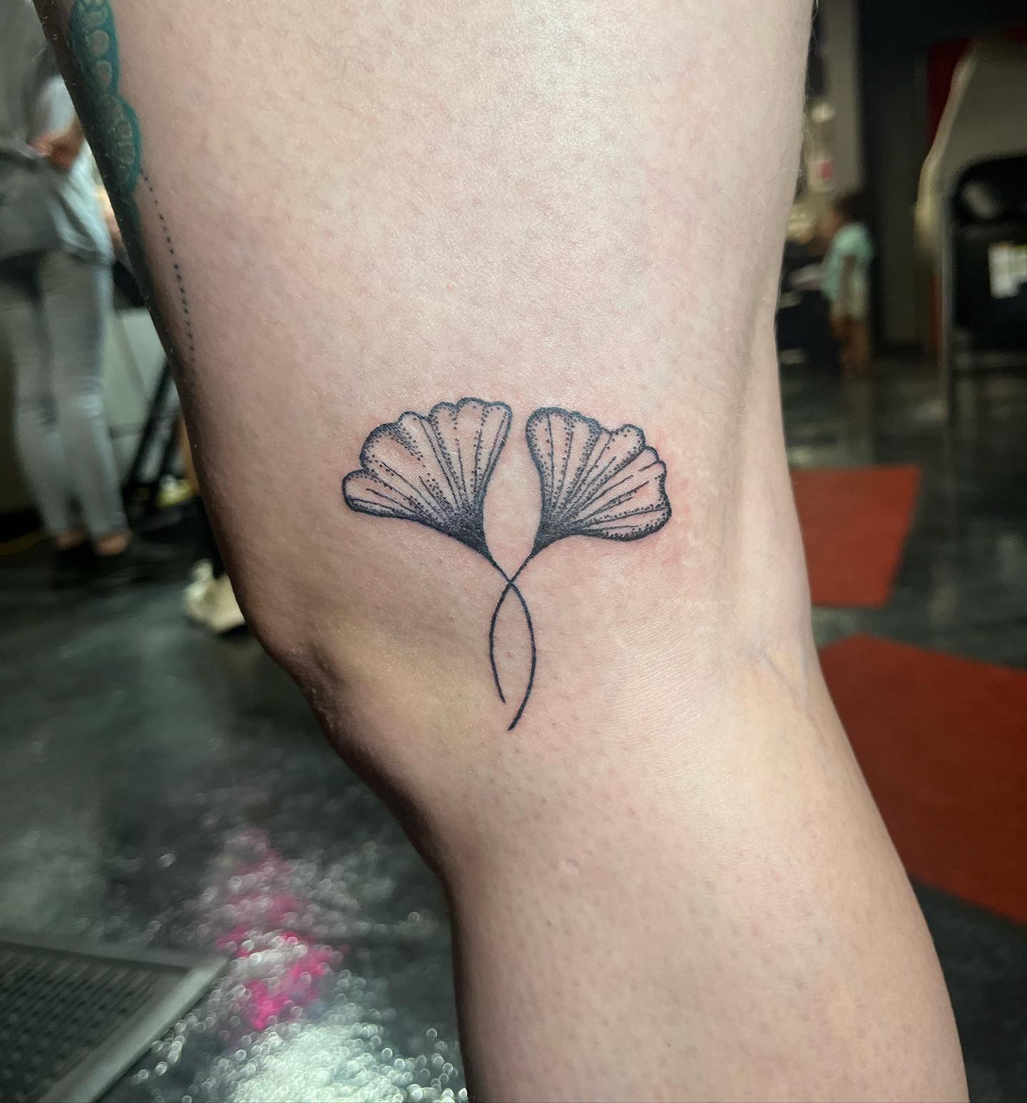 Minimalismo Tatuaje en la Rodilla