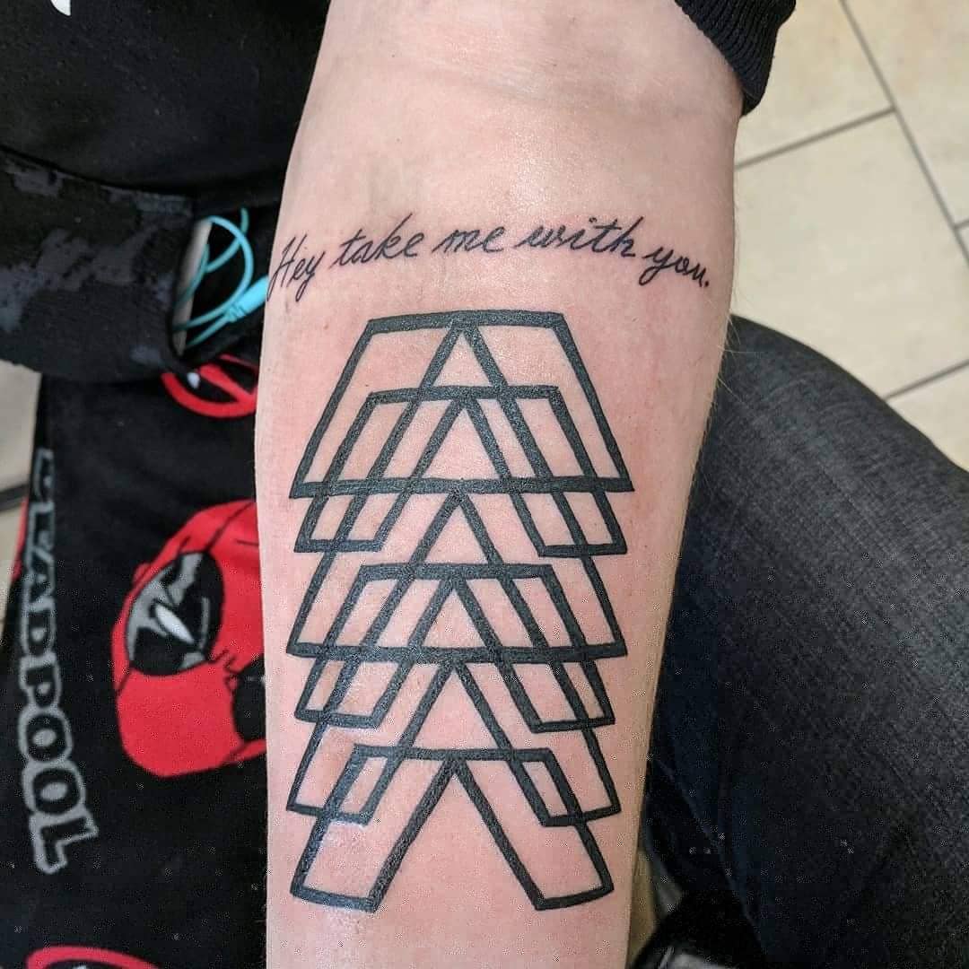 Numerosos Tatuajes Geométricos