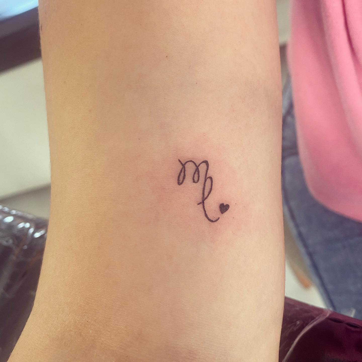 Pequeño tatuaje de Virgo