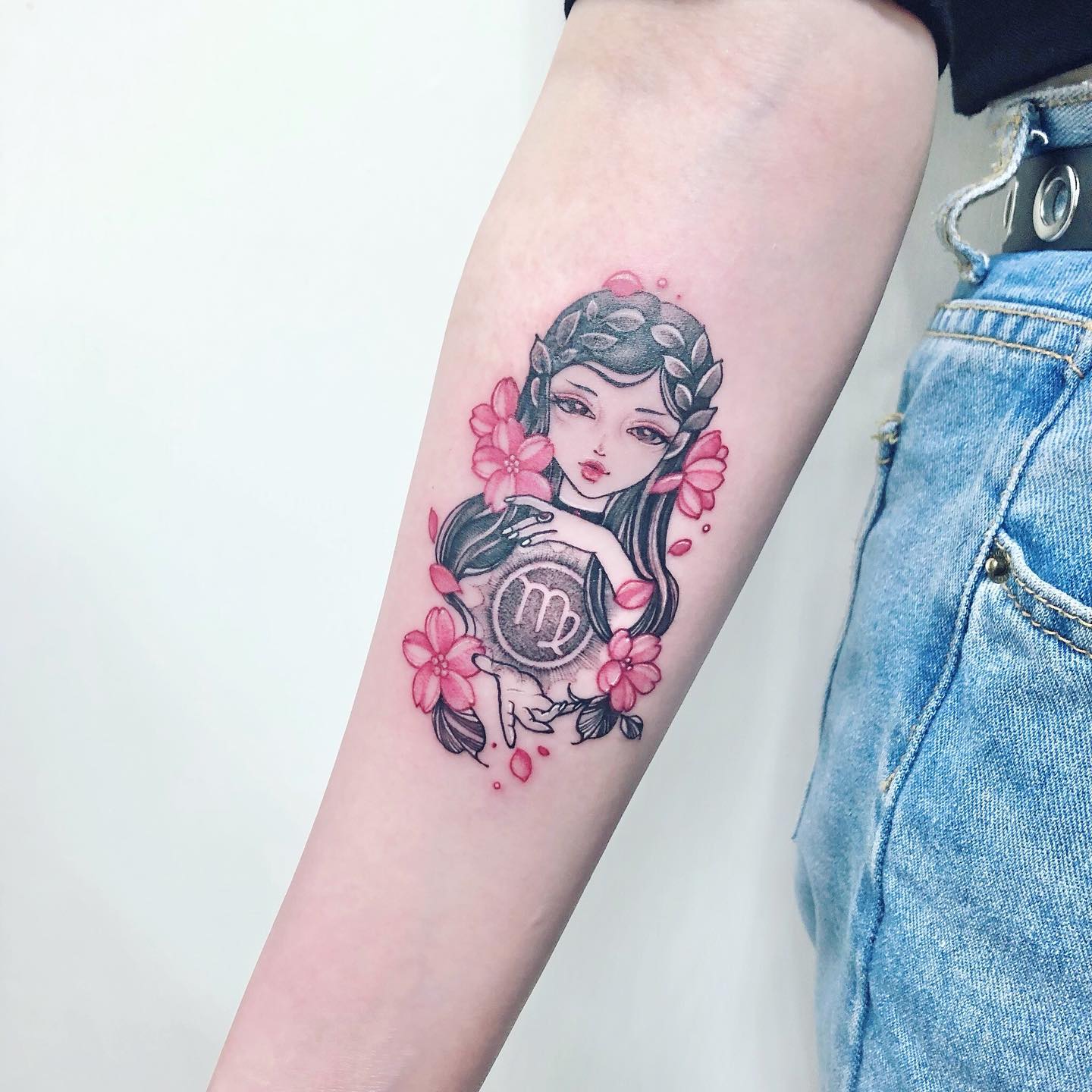 Signo de Virgo y Tatuaje de Linda Dama.